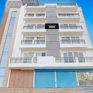 Super Townhouse Sector 62 Gurgaon Near World Mark